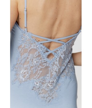 Caída fluida del camisón de micromodal con elastano